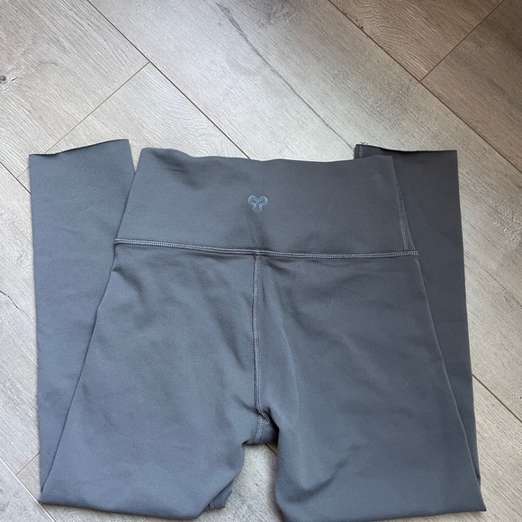 TNA Action Grey Leggings Small - Picture 1 of 3